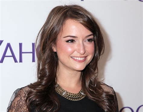 Milana Vayntrub’s Bio, Height, Weight, Measurements, Net Worth。